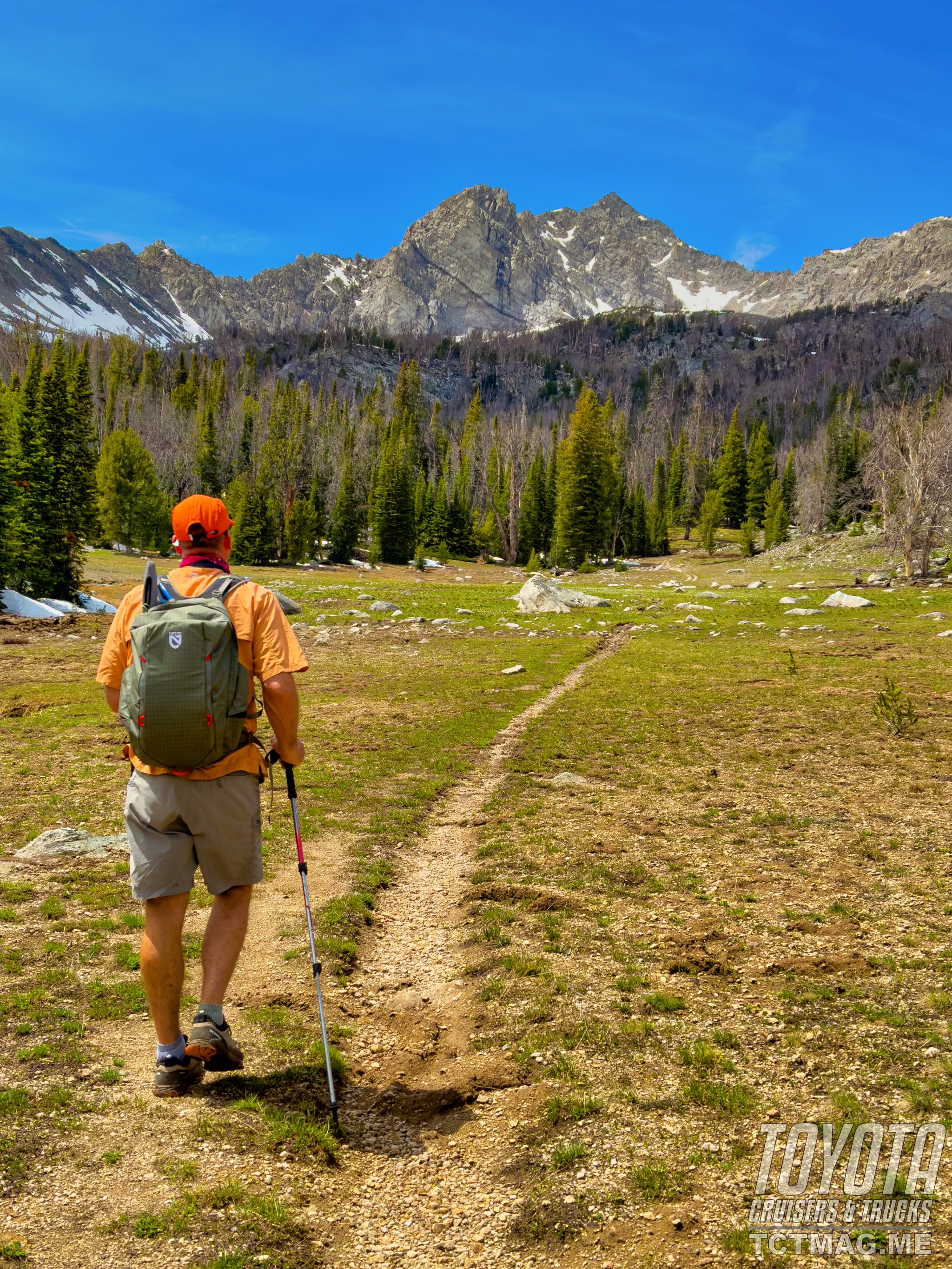 The trail to Bellas Lake.