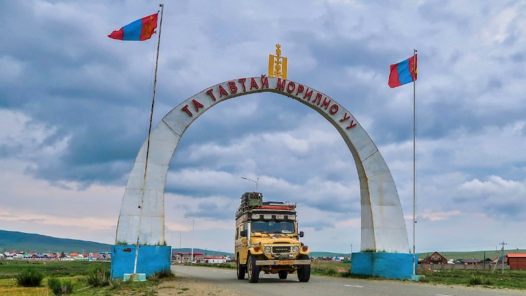 Mongolia in a Nutshell: Bad Roads & Religion over