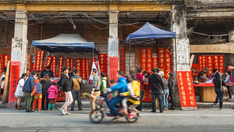 Buying Words and Flowers: Scenes of Preparation for the Lunar New Year