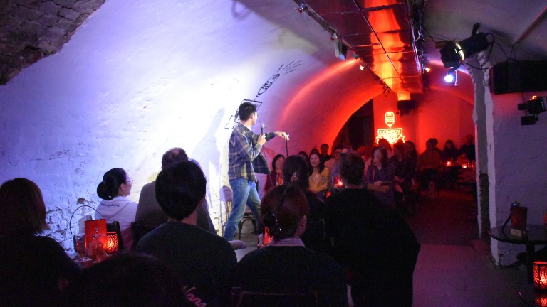 Haven of Humor: How Chinese Migrants Find Comfort in Comedy